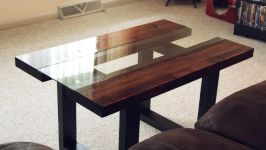 ترکیب شیشه چوب در ساخت میز جلو مبلی