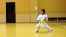 اجرای کاتا زیبا توسط دختر بچه 4ساله خیلی قشنگ