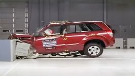 Suzuki Grand Vitara in IIHS crash test