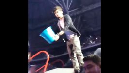 Zayn throwing water to a fan