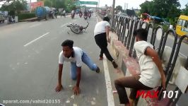 تصادف فجیع موتورسیکلت سوار در خیابان
