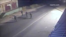 جوان فلسطینی چهار سرباز اسراییلی را دریبل میکند