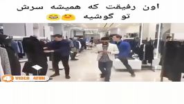 کلیپ خنده دار همیشه سرش تو گوشیه