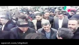 حضور حسن روحانی محمود احمدی نژاد در خيابان آزادی در جمع راهپيمايان