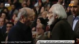 تبریک جمشید مشایخی به علی نصیریان برای برنده شدن سیمرغ جشنواره فجر 97