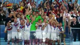 لحظه بالا بردن جام جهانی 2014 فیفا توسط فلیپ لام