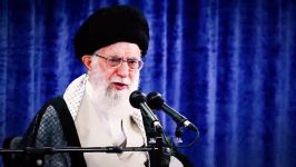 دردمند، اما سربلند  آیت الله خامنه ای