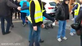 اعتراض های فرانسه براثر برخورد خودرو تظاهرات کنندگان ۴ نفر مجروح شده اند
