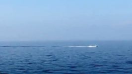 لحظه نزدیک شدن قایق های تندرو ایران به ناو آمریکایی در خلیج فارس است