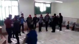 بازهم کاری ازموزیک روژان ارسالی ازدوستان سرکلاس درس رقص دسته جمعی درکنار بامعلم