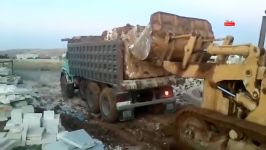 کامیون های کمپرسی در معدن حمل سنگ های غولاسا