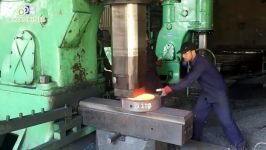 چکش هیدرولیک فرایند چکش کاری قطعات فلزی گداخته