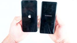 Samsung Galaxy S10 Plus vs iPhone XS Max  Speed Test WOW