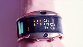 Nubia Alpha Hands on at MWC 2019 A wearable flexible smartphone