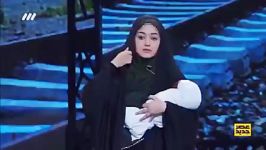 دختری جوانی مادرش را در برنامه عصر جدید بازی کرد