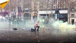 «Gilets jaunes» la police utilise des canons à eau contre les manifestants