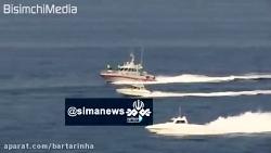 لحظه نزدیک شدن قایق های تندرو ایران به ناو آمریکایی