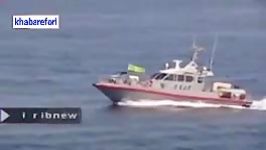 فیلم لحظه نزدیک شدن قایق های تندرو ایران به ناو هواپیمابر آمریکایی دیروز وارد