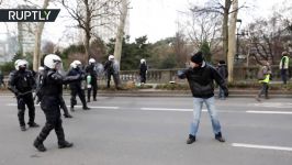 RAW Belgian Yellow Vests scuffle with police