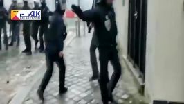 برخورد وحشیانه پلیس فرانسه یک خبرنگار