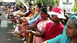 Millions of women make 620 km human chain in India