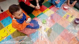 آرد بازی در گروه سنی دو تا سه سال در خانه مادر کودک ایرانی