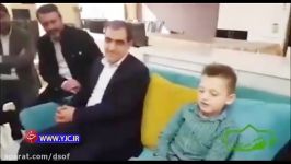 آوازخوانی جالب یک کودک معلول برای وزیر سابق بهداشت