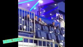 عارف خواننده قبل انقلاب بازی تیم ملی را در کنار تاج داورزنی تماشا کرد