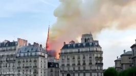 مناره کلیسای نوتردام در پاریس در اثر آتش سوزی شدید فرو ریخت