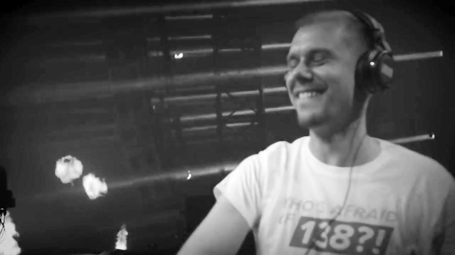 دانلود آهنگ Armin van Buuren  Turn It Up