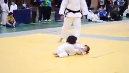 مسابقه کاراته بین دو بچه کوچولو خیلی بانمکن