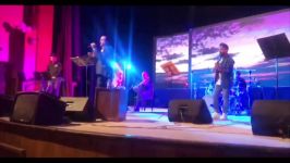  سینا سرلک  اجرای زنده آهنگ زیر سقف دودی در کنسرت همدان 