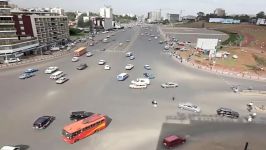 وضعیت ترافیکی مضحک در میدان Meskel در Addis Abeba