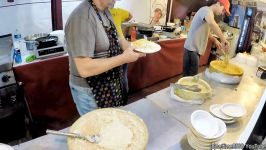 غذاهای خیابانیHuge Parmesan Cheese Wheels Cooked Italian Pasta and Rice.