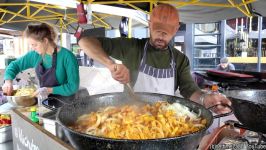 غذاهای خیابانیFried Bhaji and Chutney from India. London Street Food