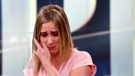 گریه های تکان دهنده دختر آمریکایی حین روایت آزار جنسی پدرش