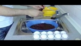 ویژه عید نوروز  رنگ کردن تخم مرغ برای سفره هفت سین به روش سنتی
