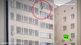 نجات باورنکردنی یک کودک پس سقوط ساختمان چند طبقه