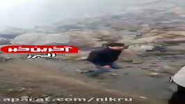 تصاویری ریزش سنگ در محدوده هزارچم منجر به بسته شدن محور کندوان شده بود