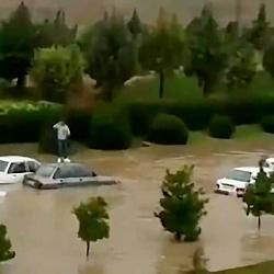 ویدیو دیگری ازلحظه گرفتار شدن خودروهای مسافران درسیل، کمربندی شیراز