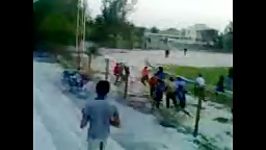کتک خوردن داورها توسط بازیکنان در شهر پارسیان