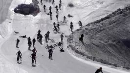 سقوط وحشتناک دسته جمعی دوچرخه سواران هنگام پائین آمدن قله آلپ