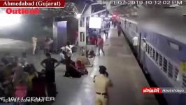 لحظه نجات نفس گیر مسافر زن در ایستگاه قطار