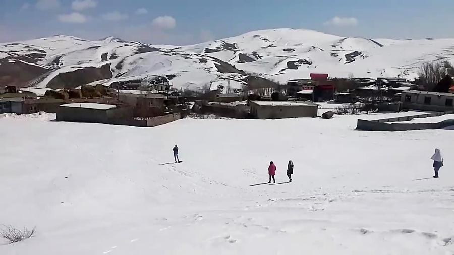 آماده سازی بزرگترین سرسره برف طبیعی در هفت چشمه