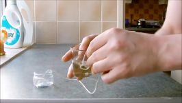 آزمایش علوم شیمی انتقال آب یک لیوان به لیوان دیگر