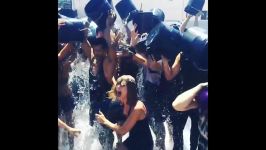 TAYLOR SWIFT ICE BUCKET CHALLENGE