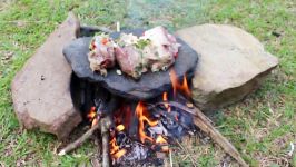 آشپزی پختن گوشت بریانی بر روی سنگ در طبیعت