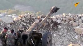 آتش توپخانه ارتش سوریه بر روی تروریست ها در مناطق کوهستانی لاذقیه
