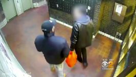 آمریکا نیویورک  تصاویر شوکه کننده لحظه حمله به پیرمرد 55 ساله