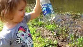 بیاین هم بازی کنیم Genevieve Playing at the Lake